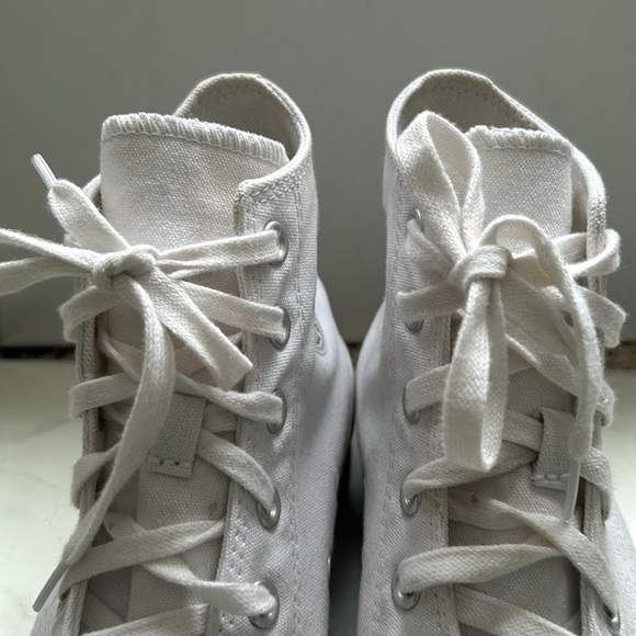 White Converse Chuck Taylor 2.0 Lugged High Top Platform Size 8 Women - Picture 6 of 15